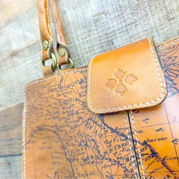 Patricia Nash Rienzo Signature Map Satchel - Picture 4 of 15